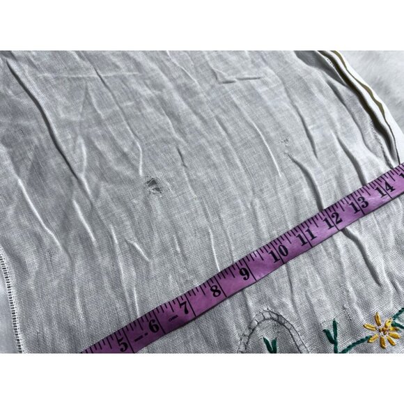 Crochet basket lace edged embroidered table runner - Picture 9 of 10